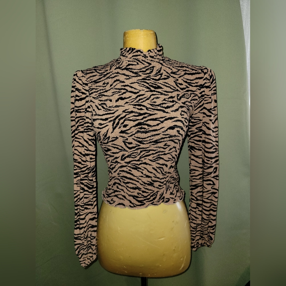 Long-sleeved top